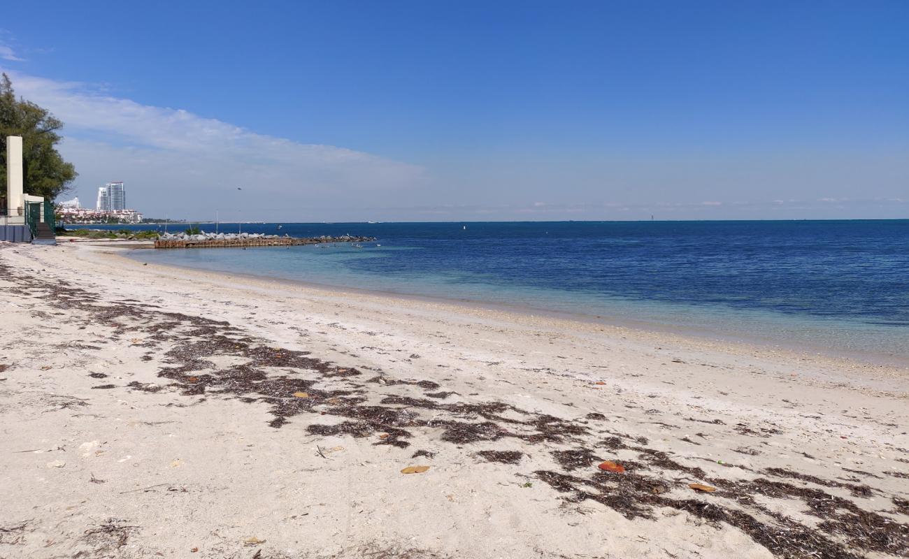 Virginia Key beach II'in fotoğrafı parlak kum yüzey ile