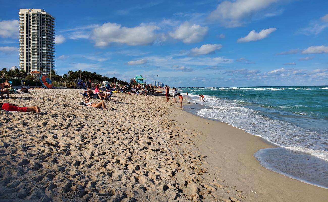 Haulover Nude beach'in fotoğrafı parlak kabuk kumu yüzey ile