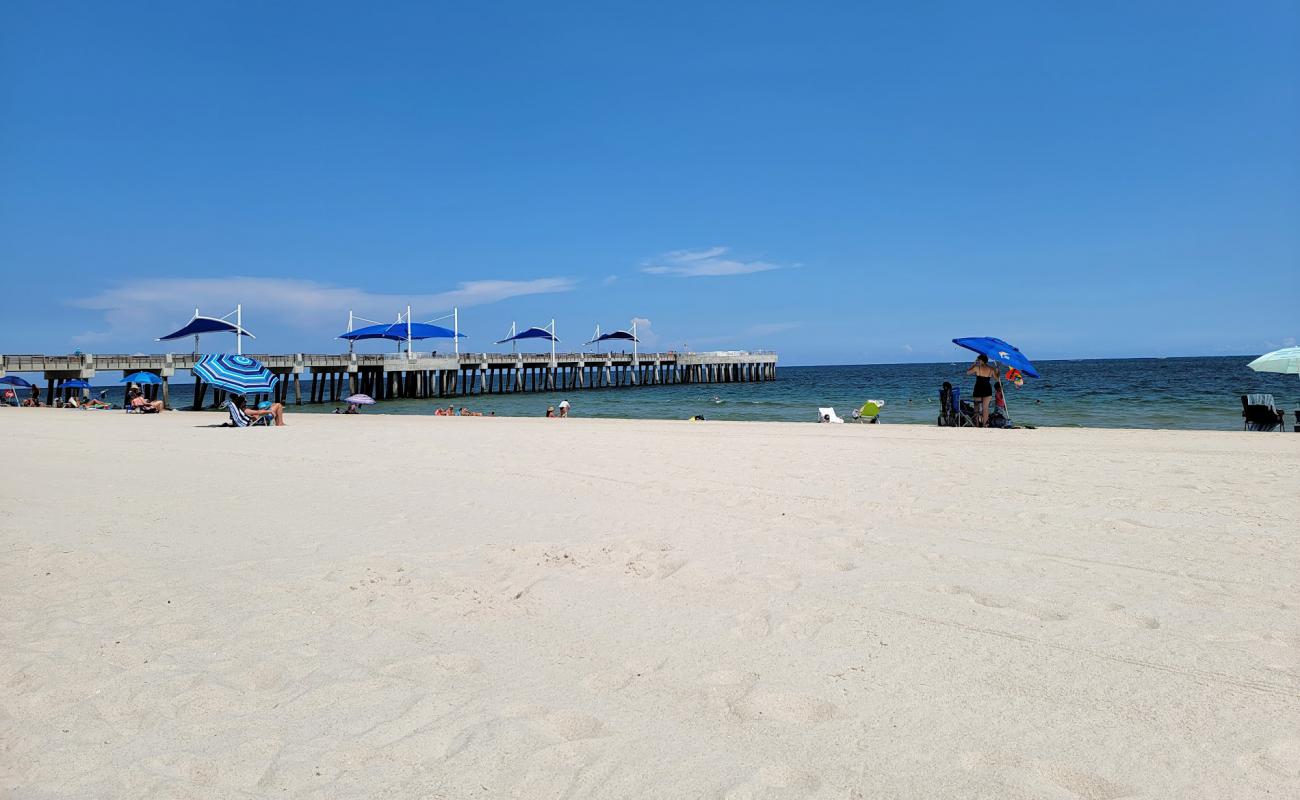 Pompano beach'in fotoğrafı hafif ince çakıl taş yüzey ile