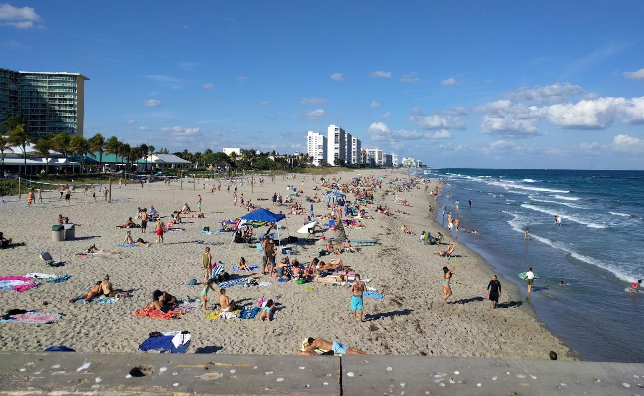 Deerfield beach'in fotoğrafı parlak kum yüzey ile