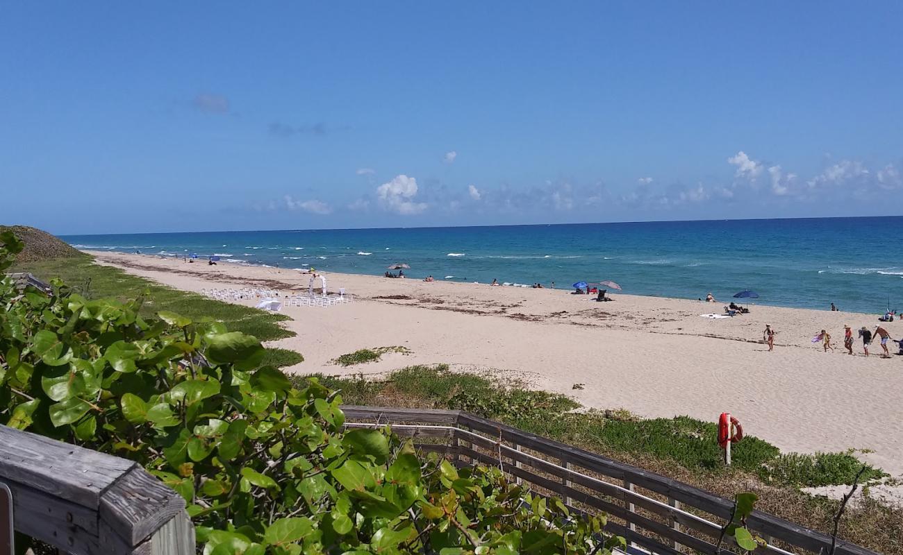 MacArthur beach'in fotoğrafı açık bej kum yüzey ile
