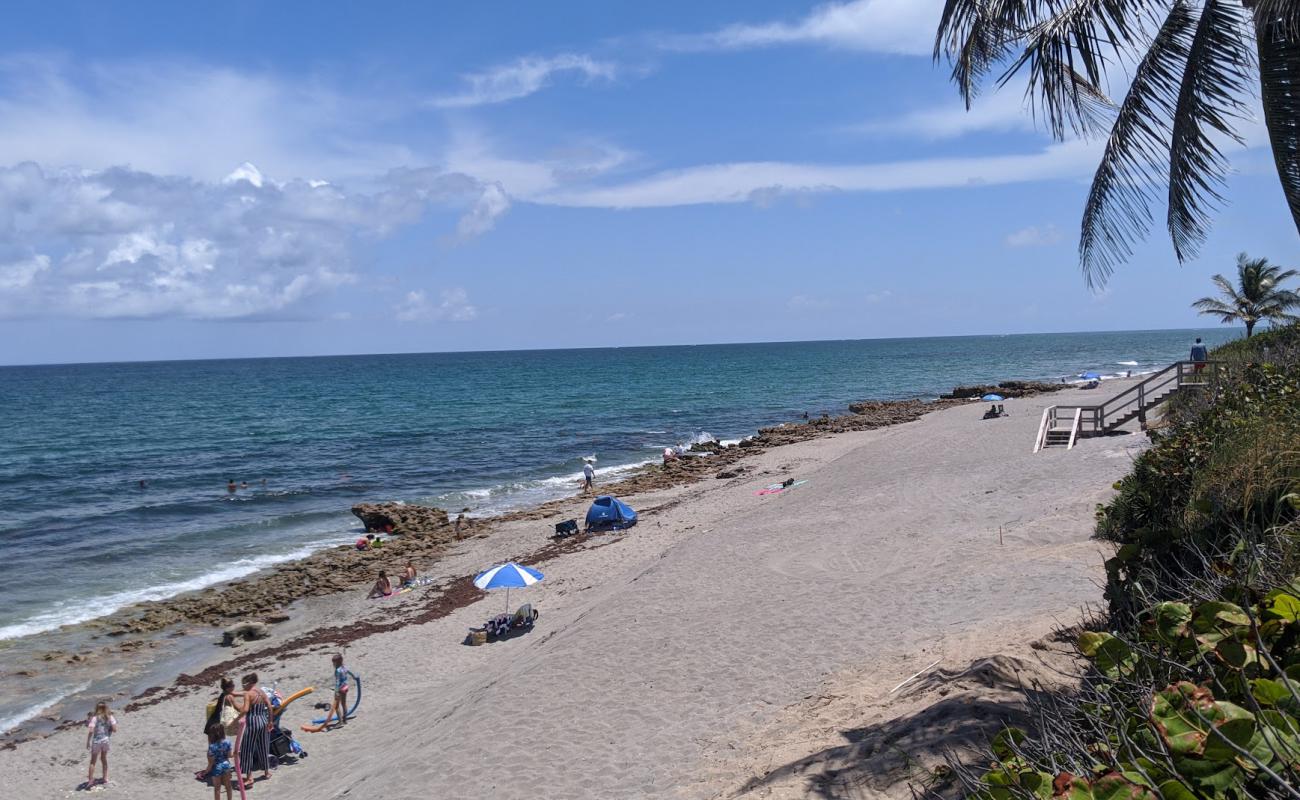 Coral Cove Park'in fotoğrafı açık bej kum yüzey ile