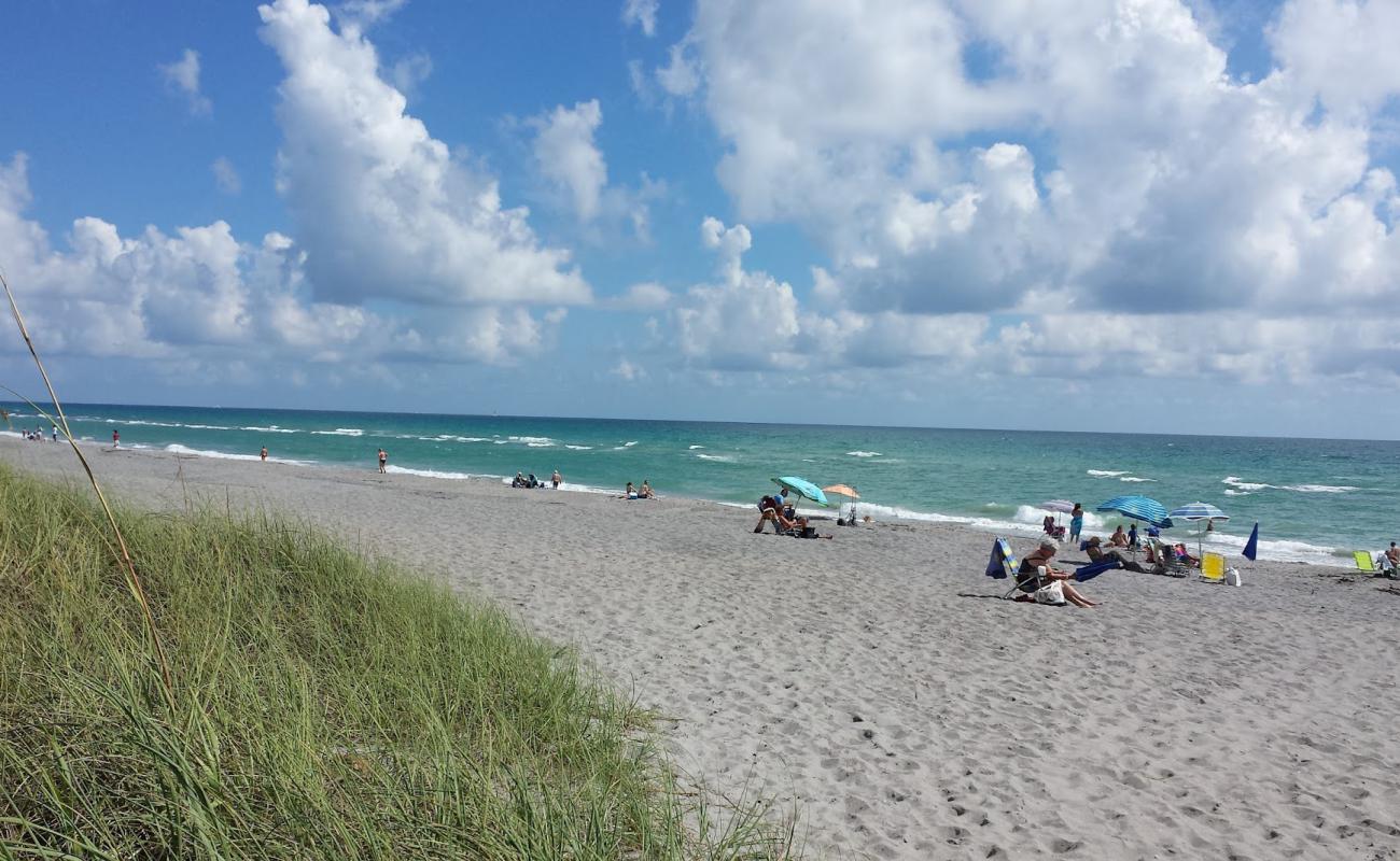Hobe Sound beach'in fotoğrafı bej kabuklu kum yüzey ile