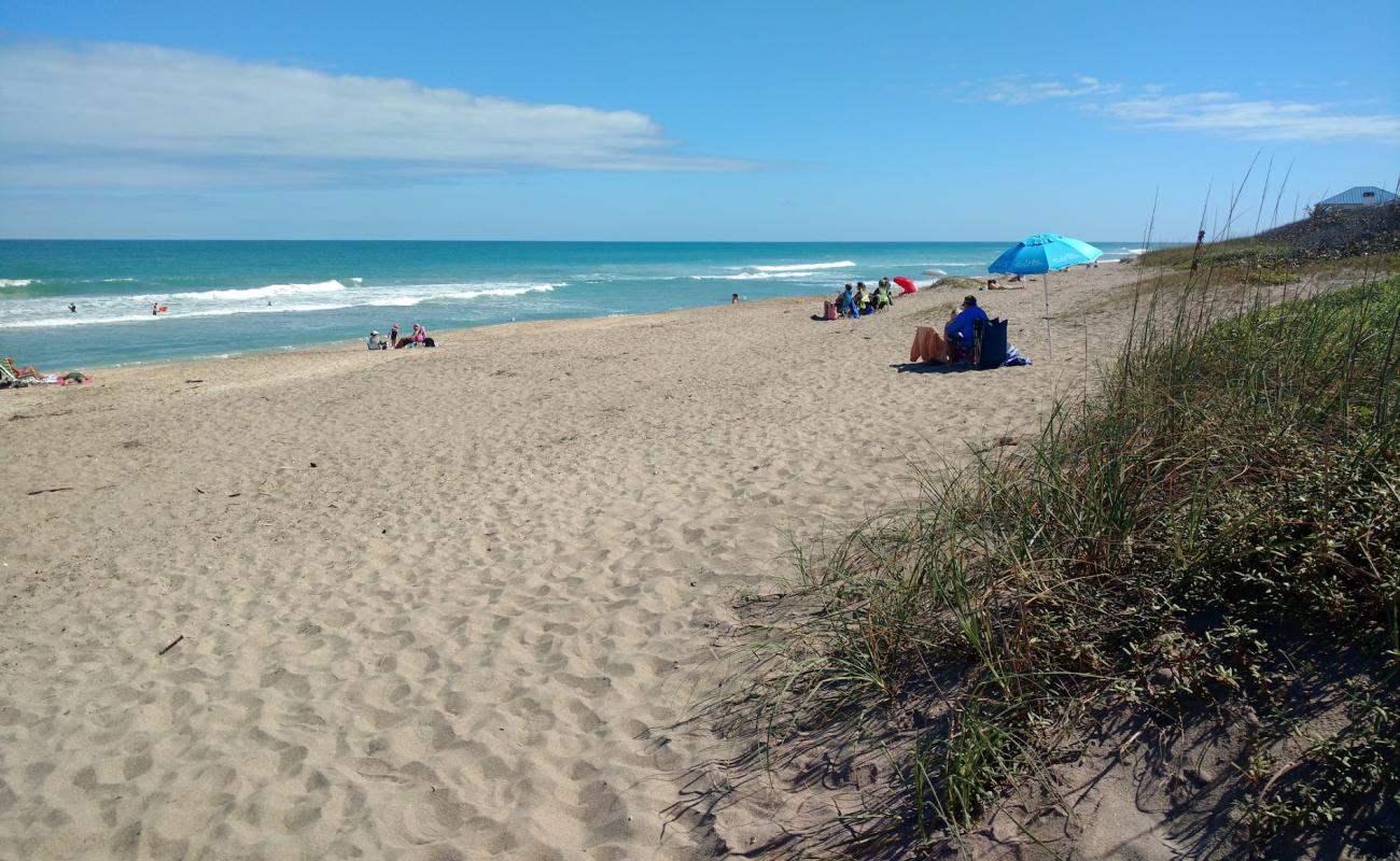Stuart Beach'in fotoğrafı açık bej kum yüzey ile