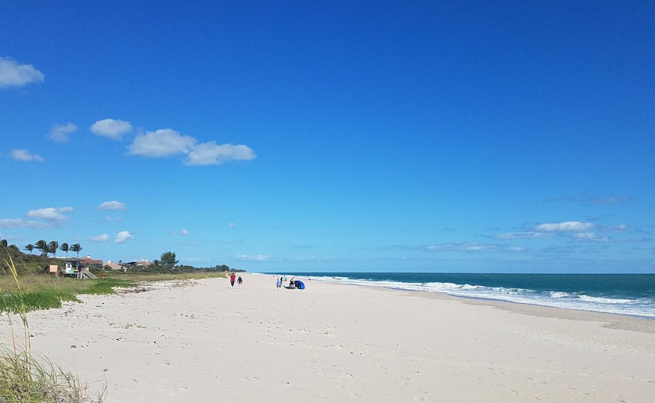Round Island beach'in fotoğrafı açık bej kum yüzey ile