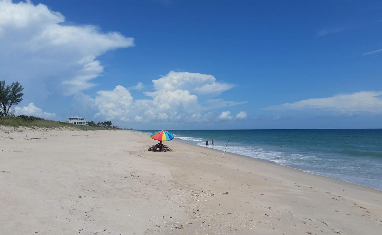 Floridana beach'in fotoğrafı açık bej kum yüzey ile