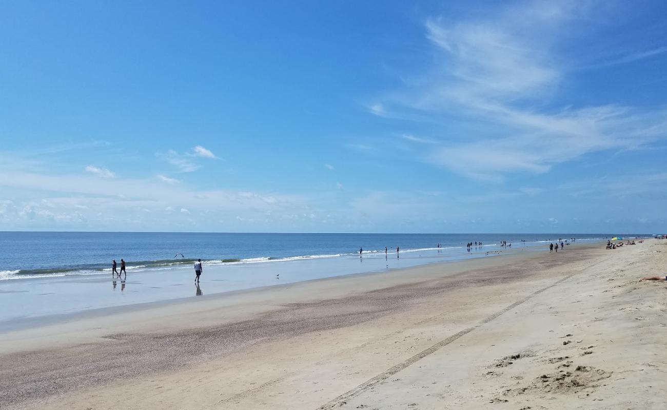Mid beach'in fotoğrafı açık bej kum yüzey ile