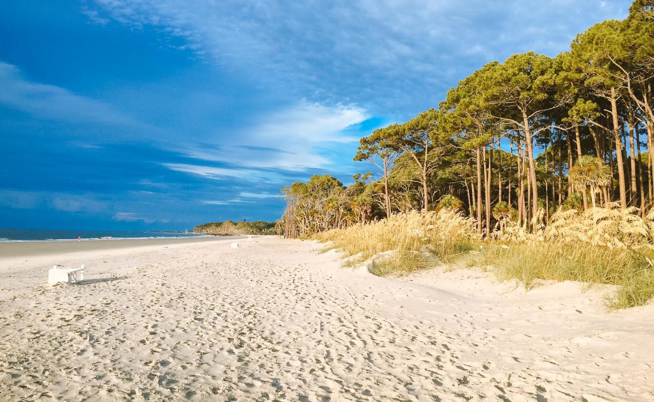 Hunting Island beach'in fotoğrafı parlak kum yüzey ile