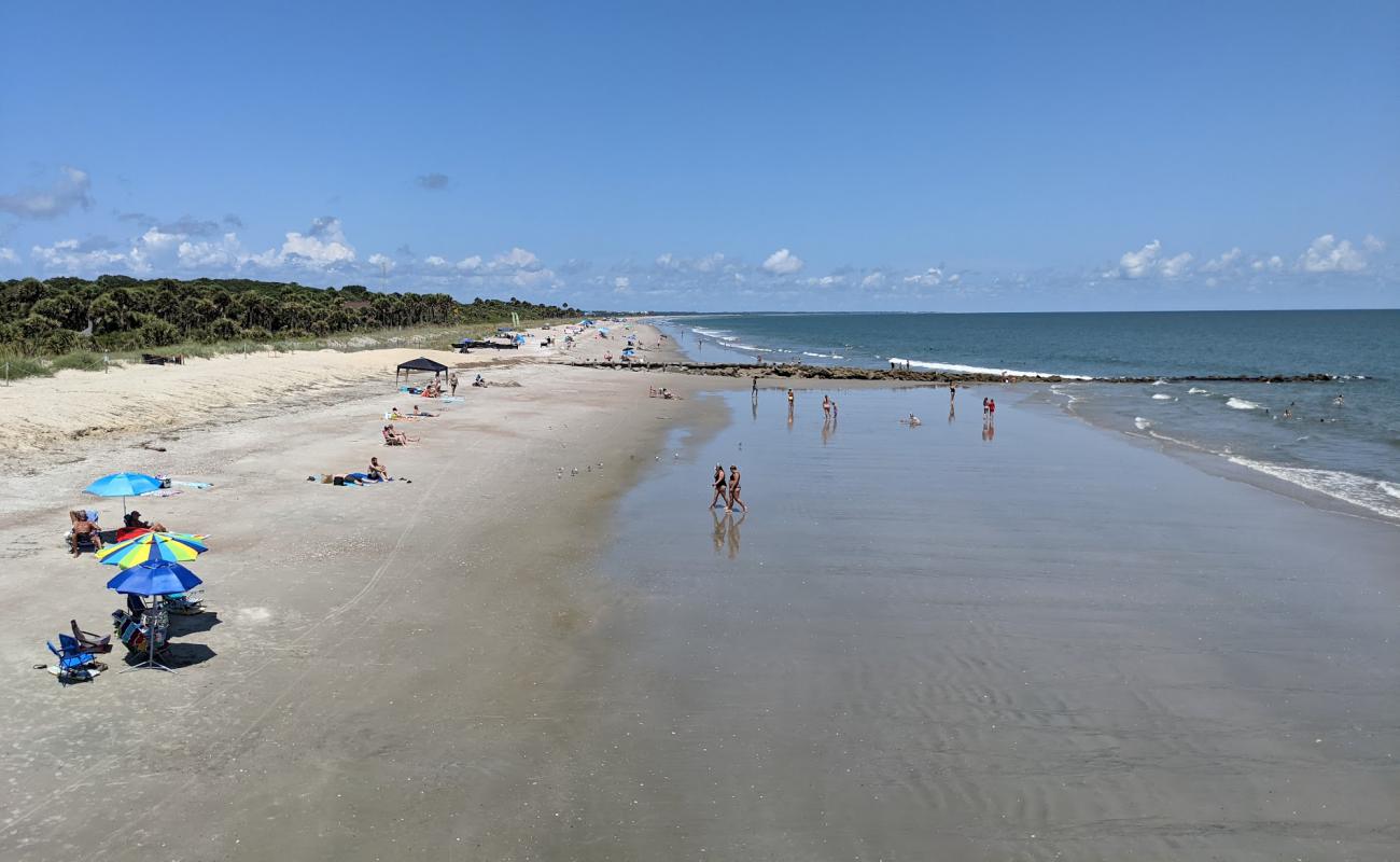 Burley L. Lyons beach'in fotoğrafı parlak kum yüzey ile