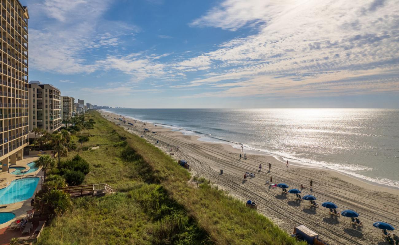 Windy Hill beach'in fotoğrafı i̇nce bej kum yüzey ile