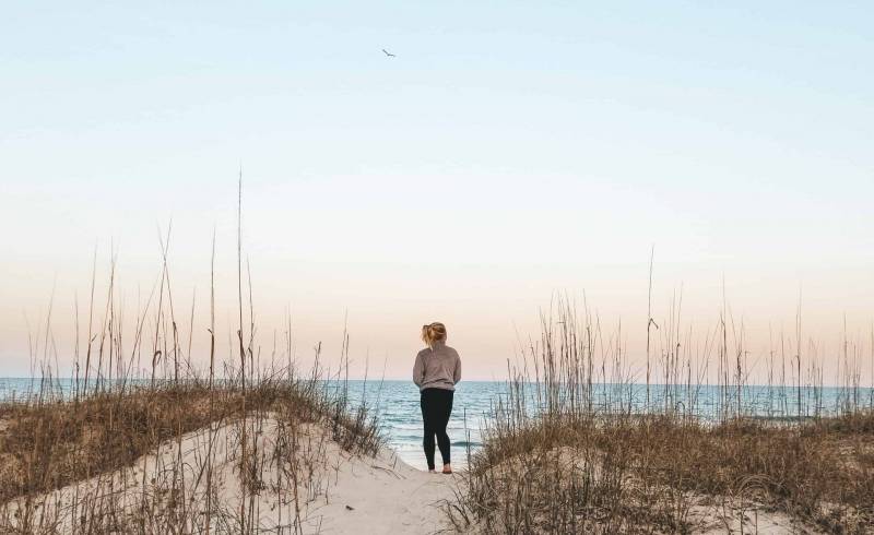 Holden beach'in fotoğrafı parlak kum yüzey ile