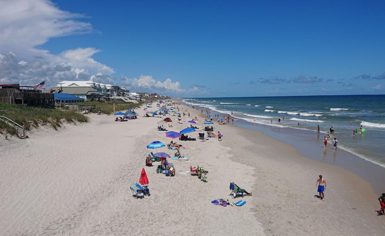 Surf City Pier'in fotoğrafı parlak kum yüzey ile