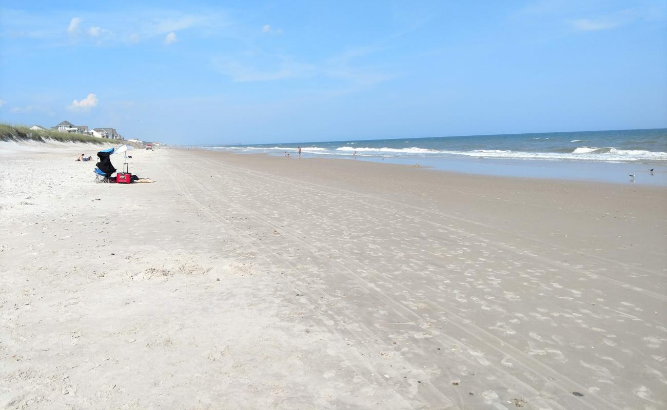 North Topsail beach'in fotoğrafı parlak kum yüzey ile