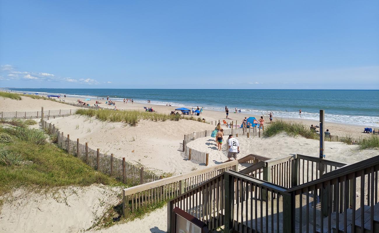 Onslow beach'in fotoğrafı parlak kum yüzey ile