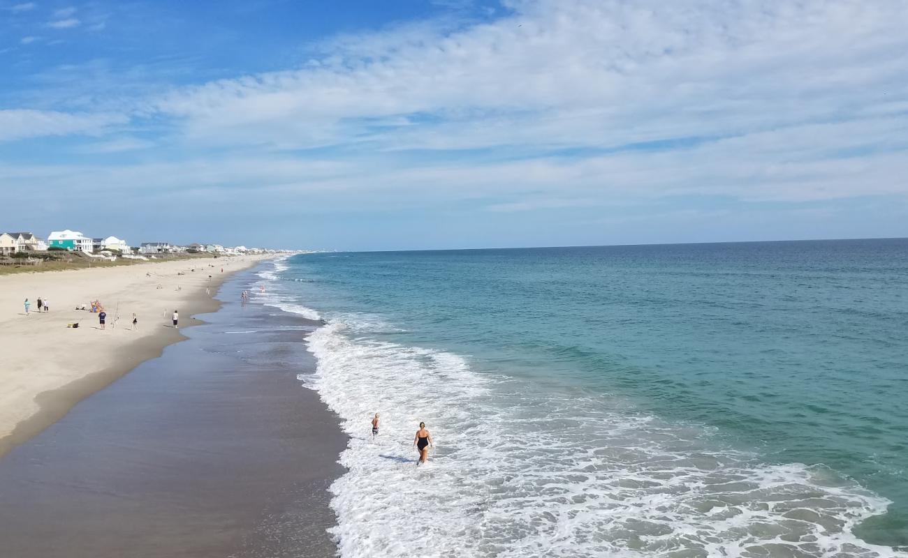 Emerald Isle beach'in fotoğrafı parlak kum yüzey ile