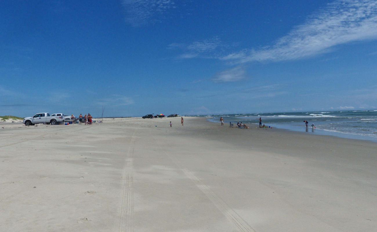 Ocracoke beach III'in fotoğrafı parlak kum yüzey ile