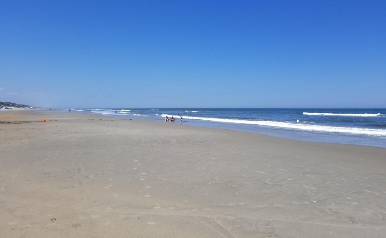 Corolla beach'in fotoğrafı parlak kum yüzey ile