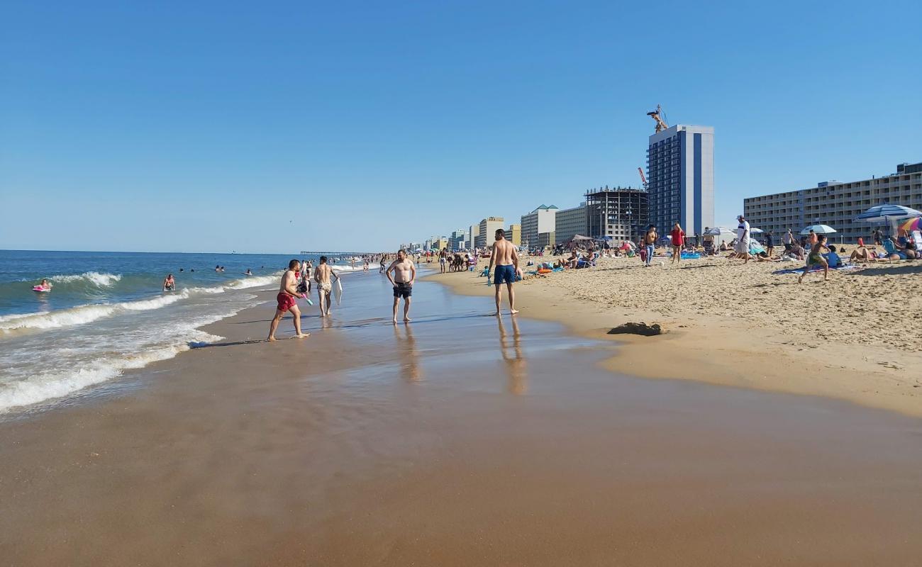 Virginia beach'in fotoğrafı parlak kum yüzey ile