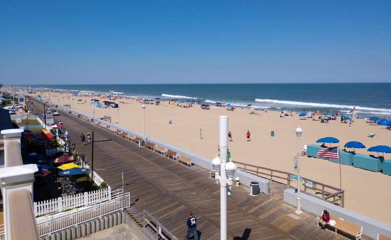 Ocean City beach'in fotoğrafı açık bej kum yüzey ile