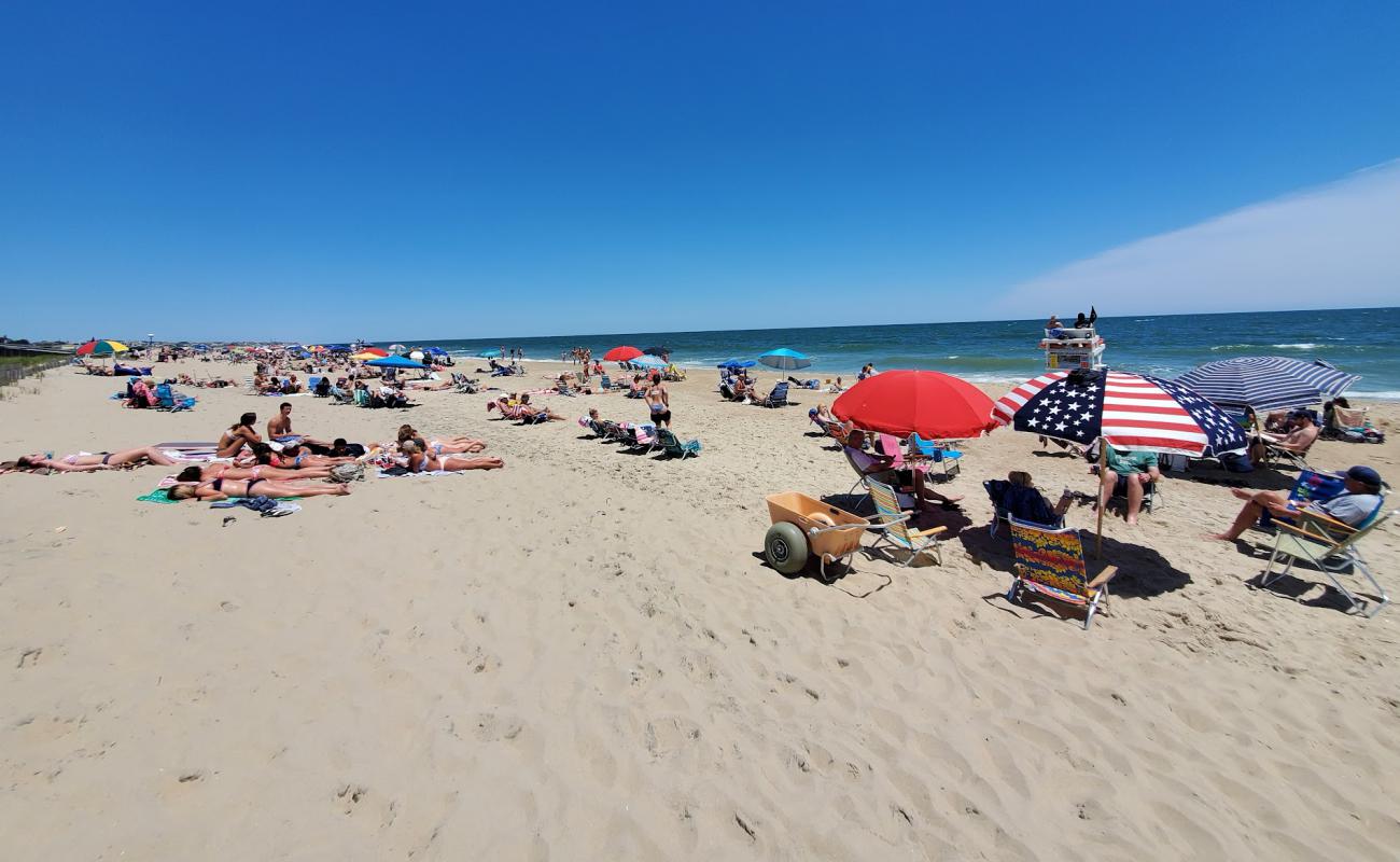 Bethany Beach'in fotoğrafı parlak kum yüzey ile