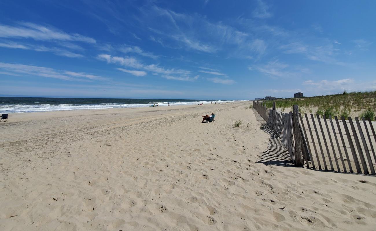 Gordon Beach'in fotoğrafı parlak kum yüzey ile