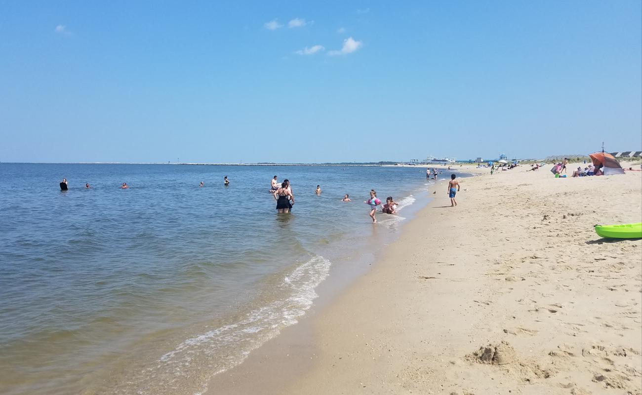 Lewes Beach'in fotoğrafı parlak kum yüzey ile