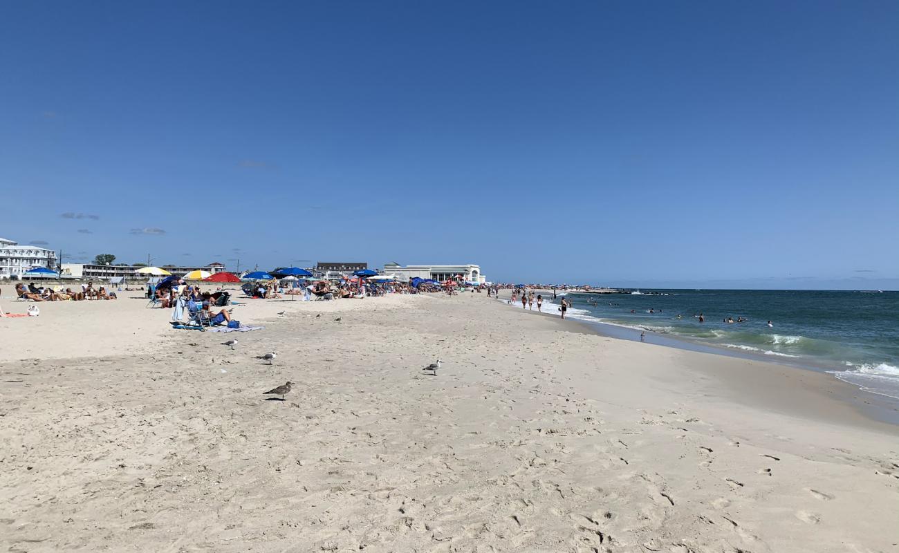 Cape May Beach NJ'in fotoğrafı açık bej kum yüzey ile