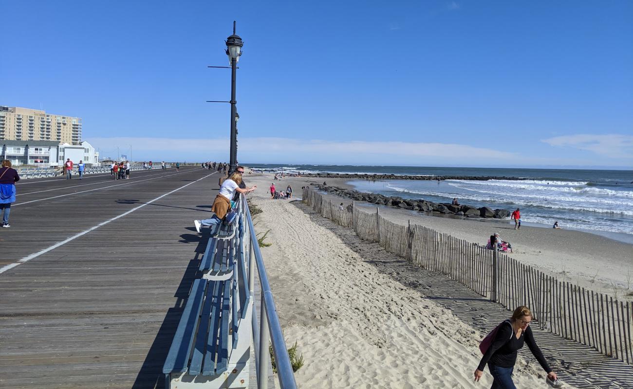 Ocean City Beach III'in fotoğrafı parlak kum yüzey ile