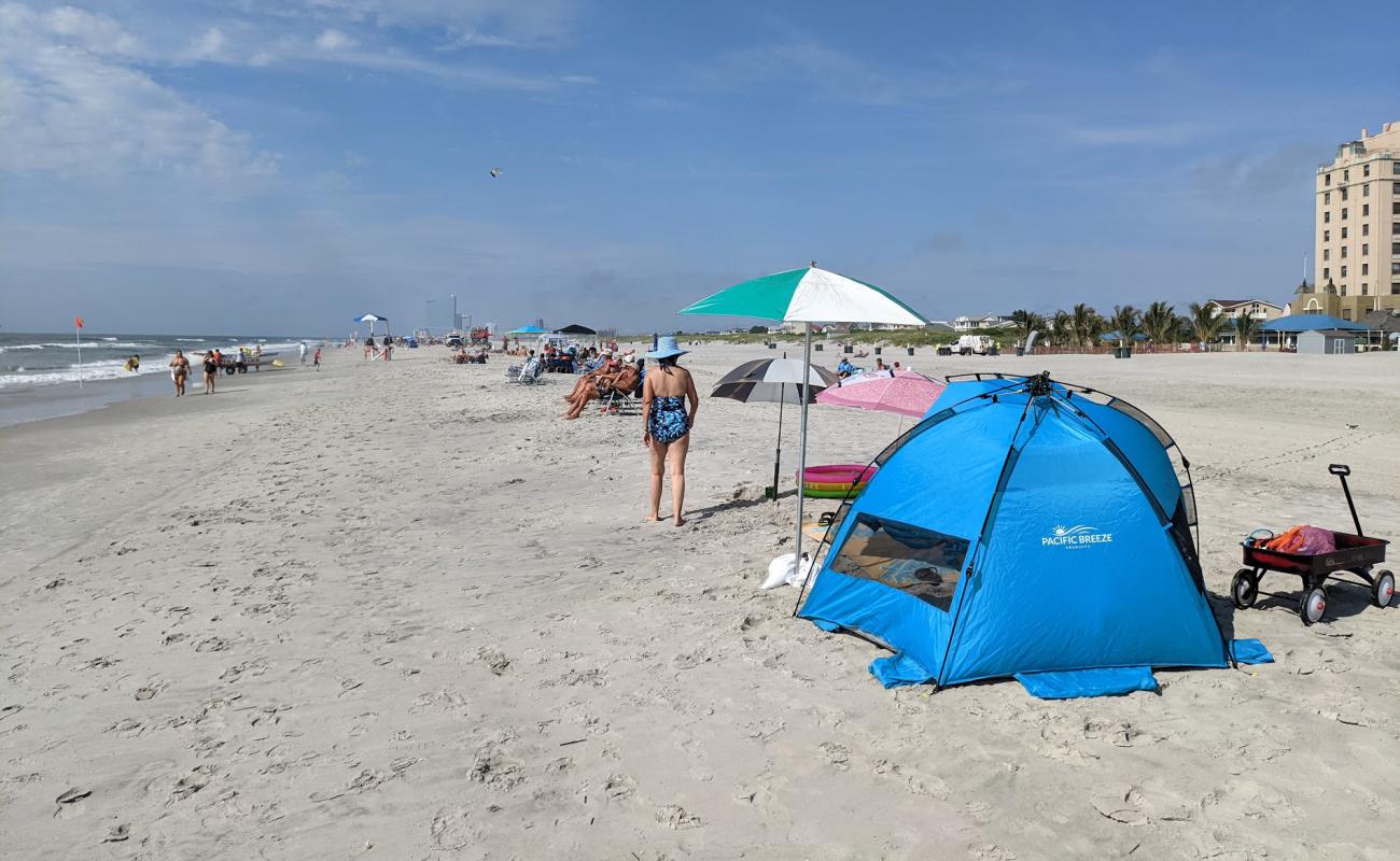Brigantine Beach'in fotoğrafı açık bej kum yüzey ile