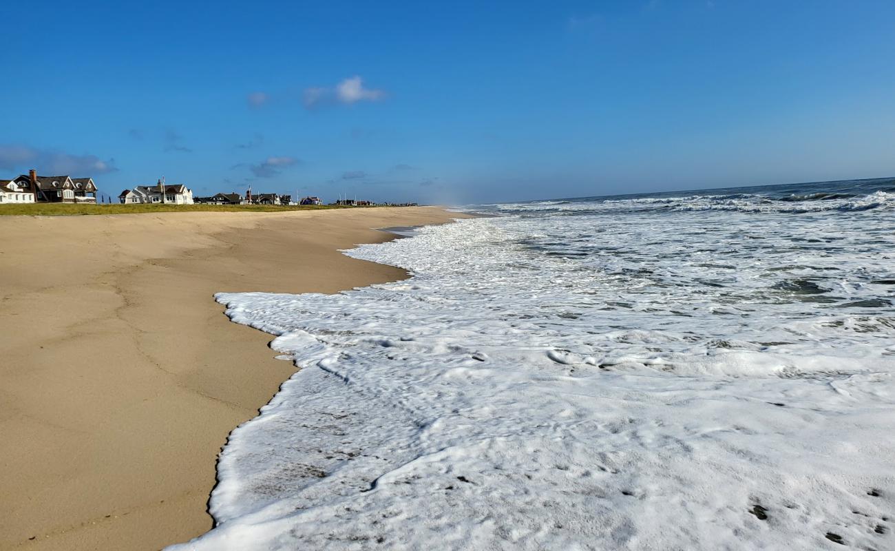Lyman Str. Beach'in fotoğrafı açık bej kum yüzey ile