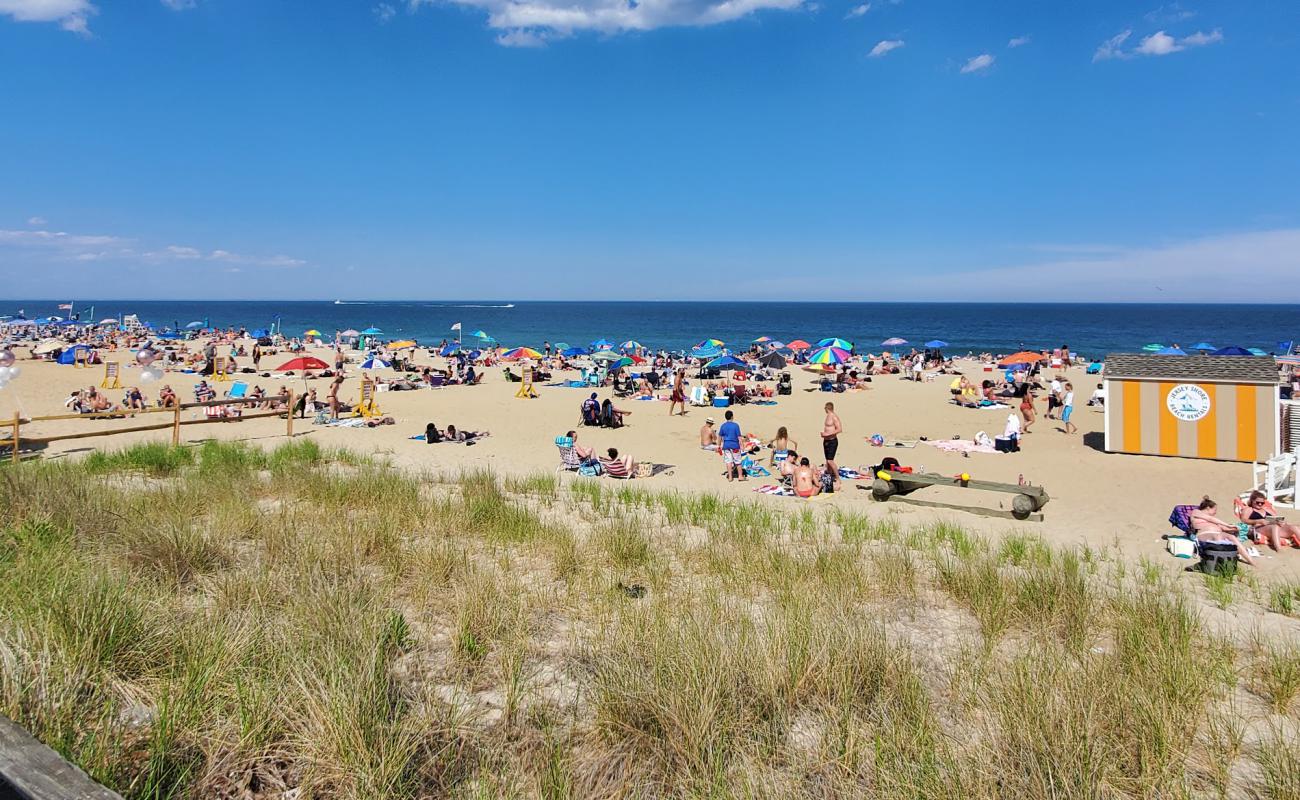 Long Branch Beach'in fotoğrafı parlak kum yüzey ile