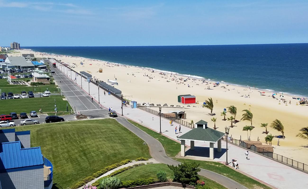 Long Branch Beach I'in fotoğrafı parlak kum yüzey ile