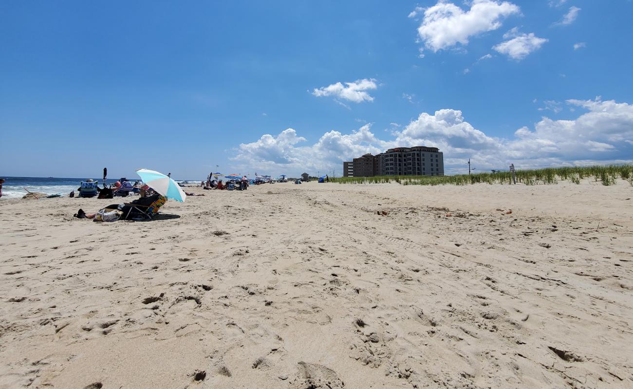 Monmouth Beach'in fotoğrafı parlak kum yüzey ile