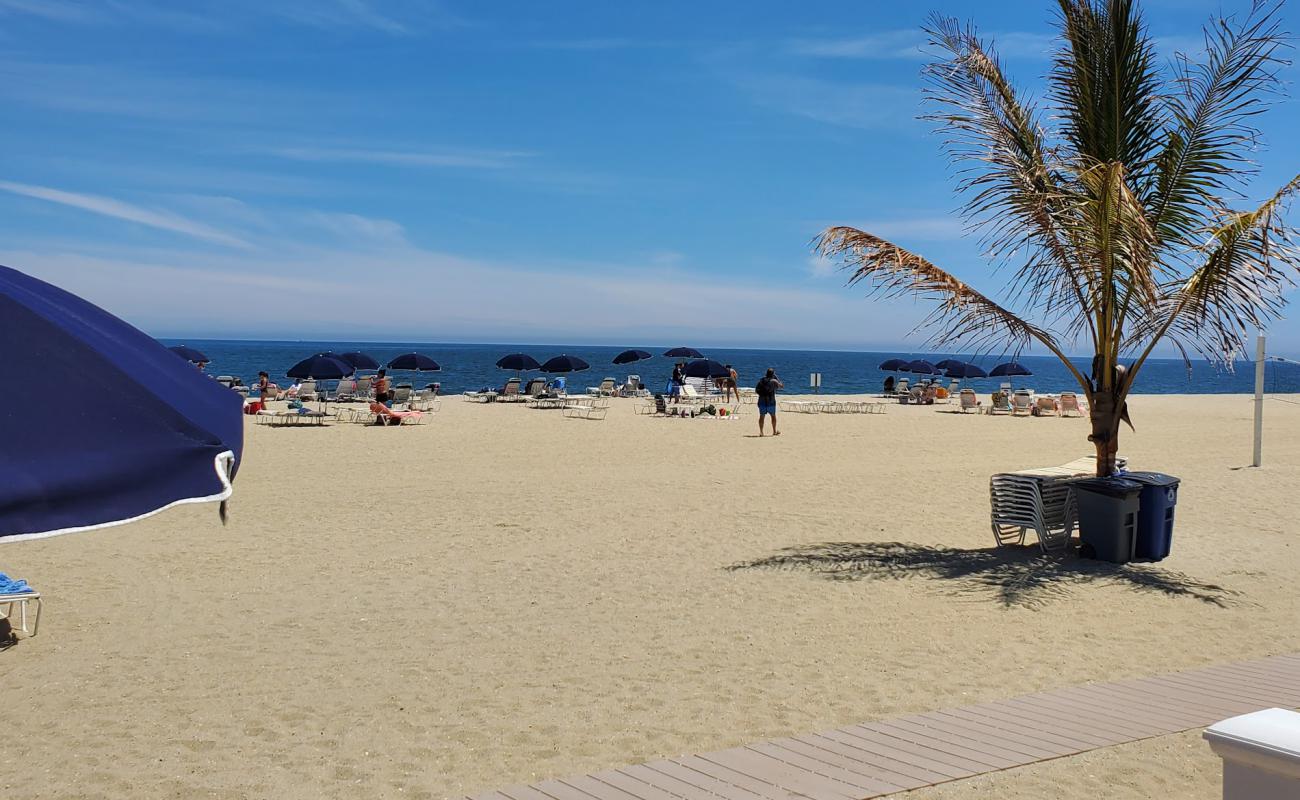 Edgewater Beach'in fotoğrafı parlak kum yüzey ile