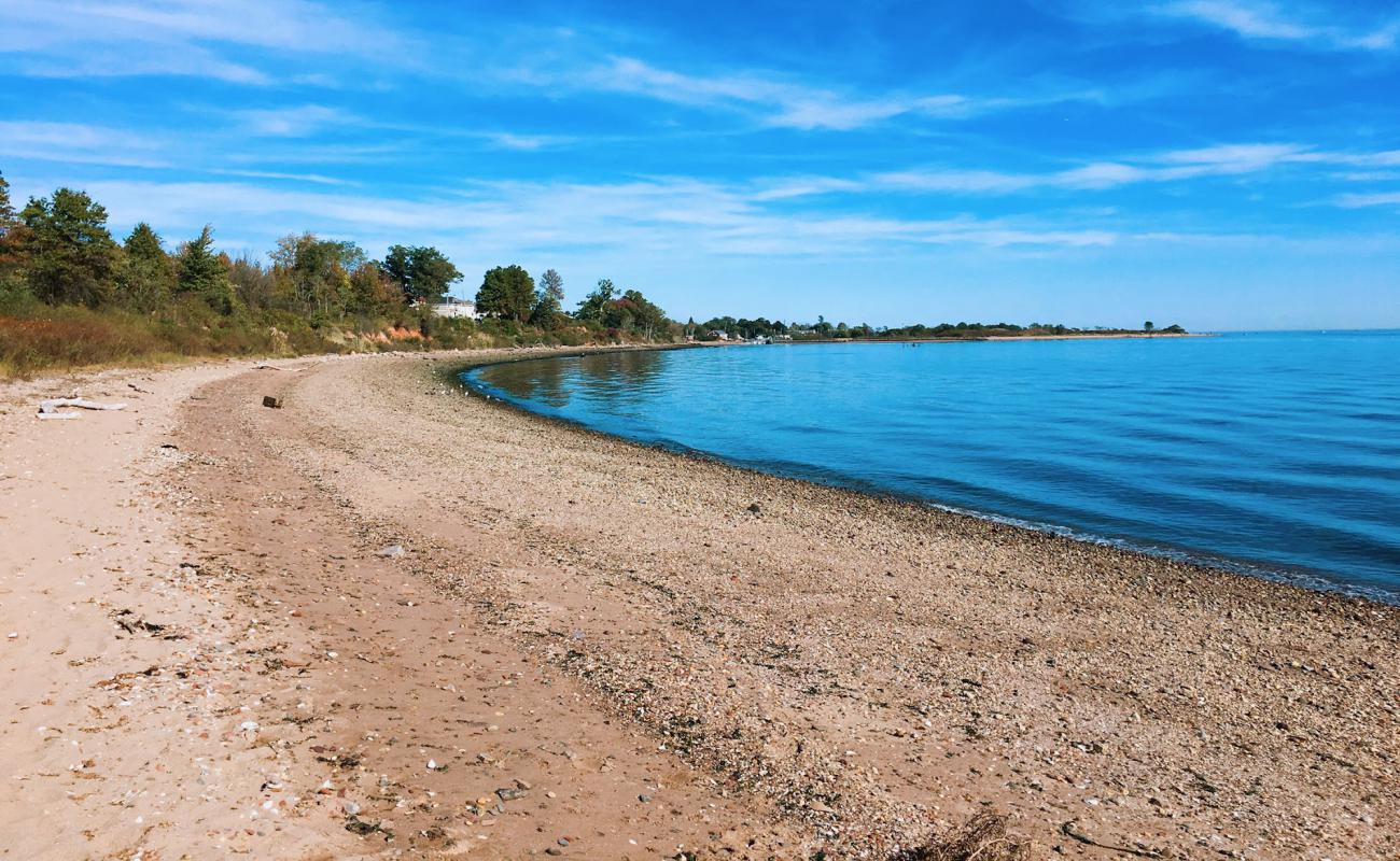 Mount Loretto Beach'in fotoğrafı bej kum ve çakıl yüzey ile