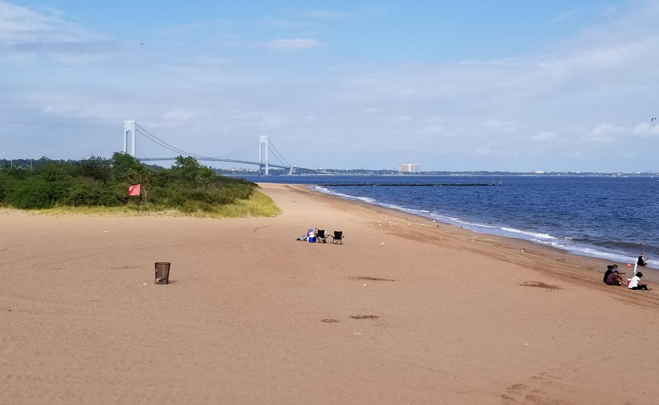 Staten island Midland'in fotoğrafı açık bej kum yüzey ile