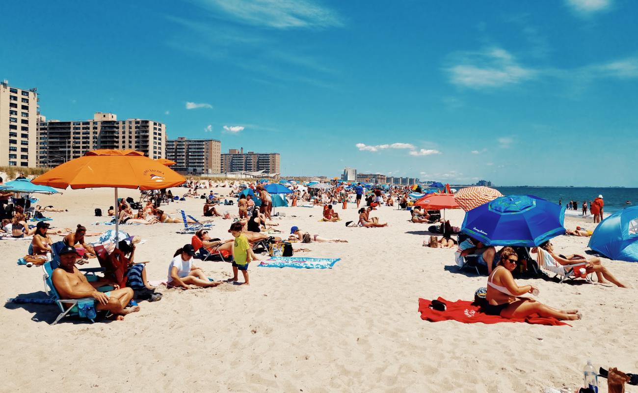 Rockaway Beach II'in fotoğrafı parlak kum yüzey ile