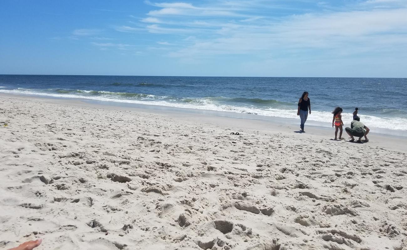 Jones Beach'in fotoğrafı açık bej kum yüzey ile
