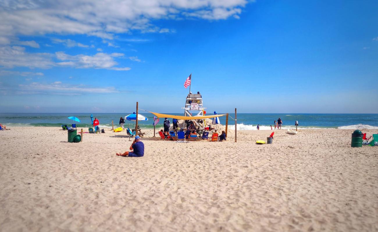 Cedar beach'in fotoğrafı açık bej kum yüzey ile
