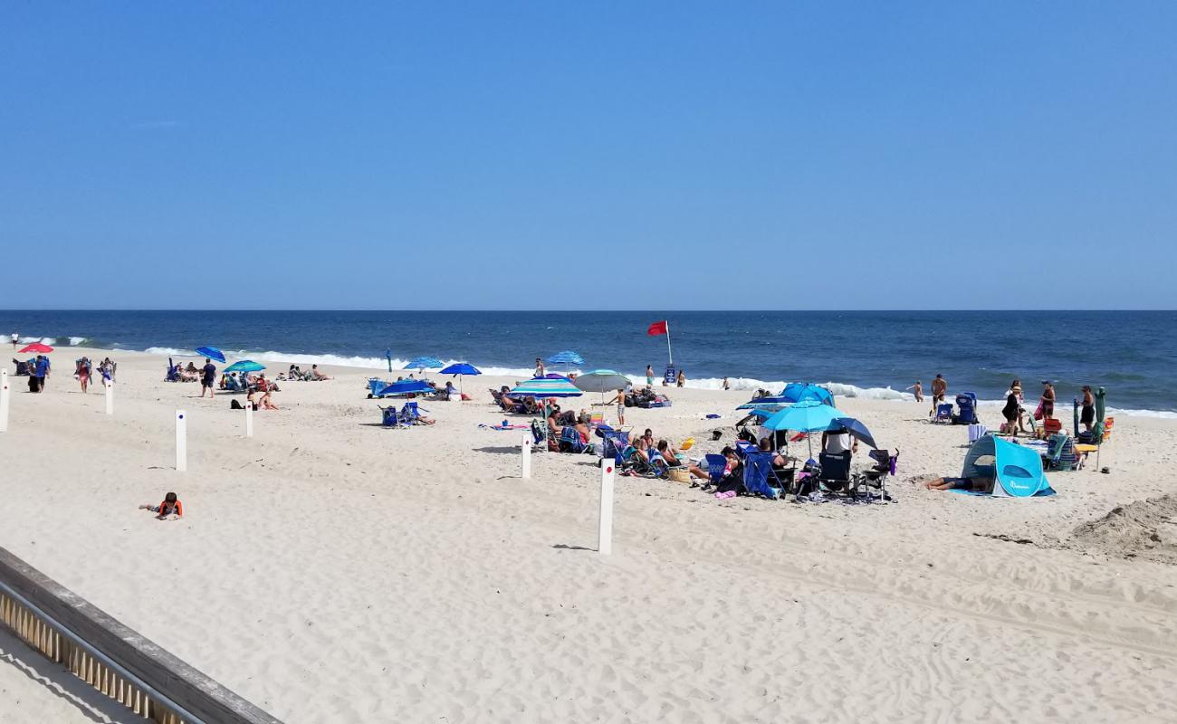 Atlantique Beach'in fotoğrafı açık bej kum yüzey ile