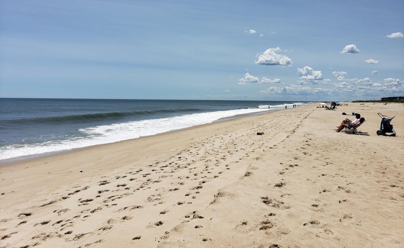 Pike's Beach'in fotoğrafı açık bej kum yüzey ile