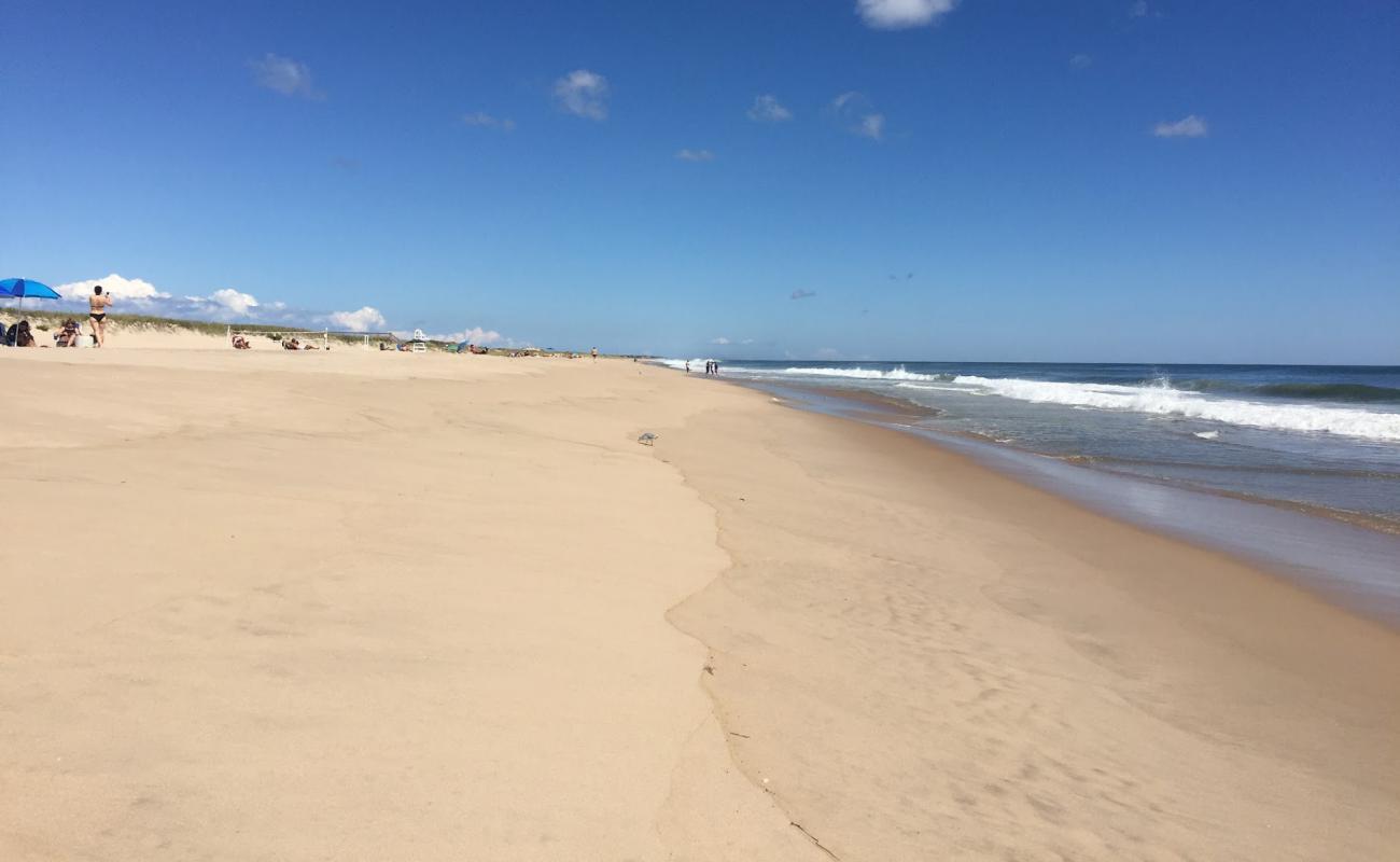 Two Mile Beach'in fotoğrafı parlak ince kum yüzey ile