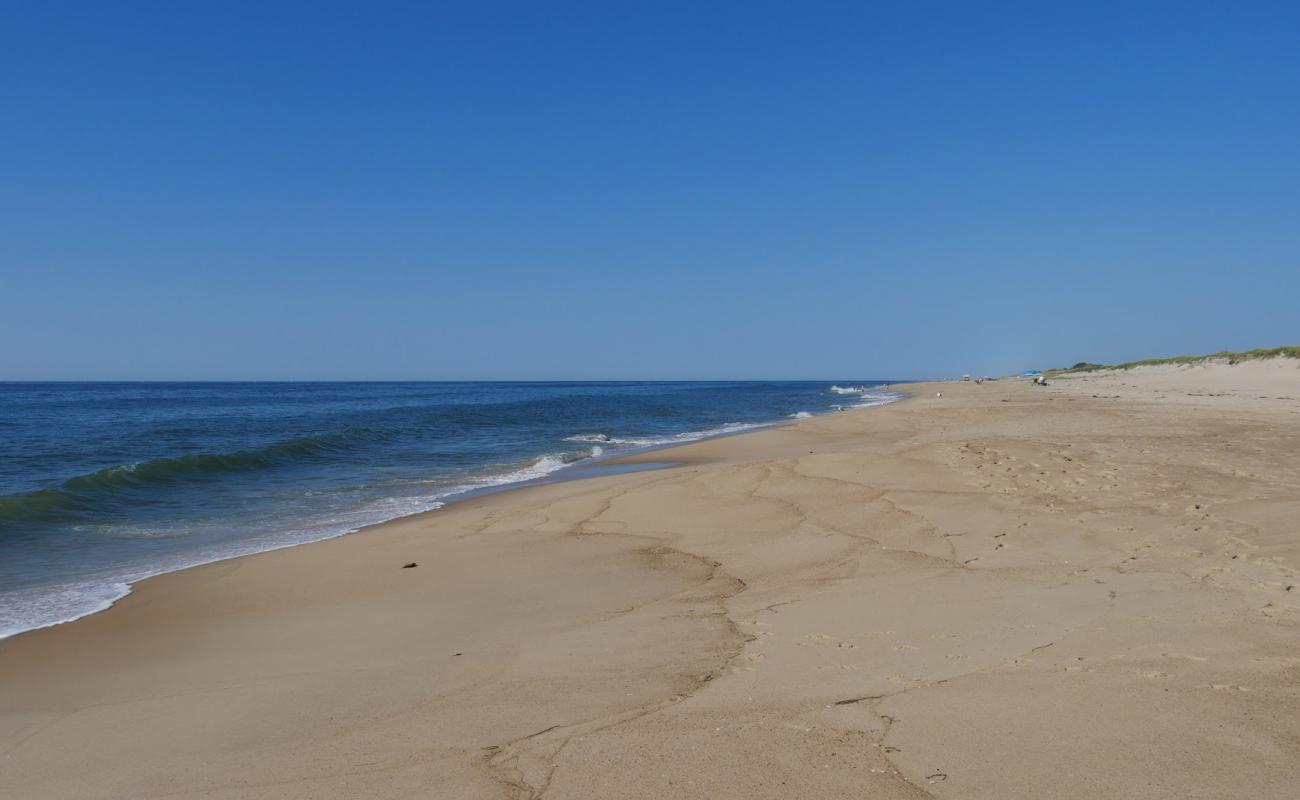 Hither Hills Beach'in fotoğrafı açık bej kum yüzey ile