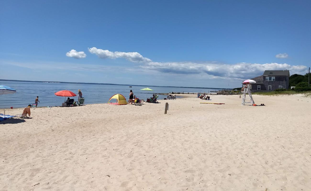 New Suffolk Beach'in fotoğrafı parlak kum yüzey ile