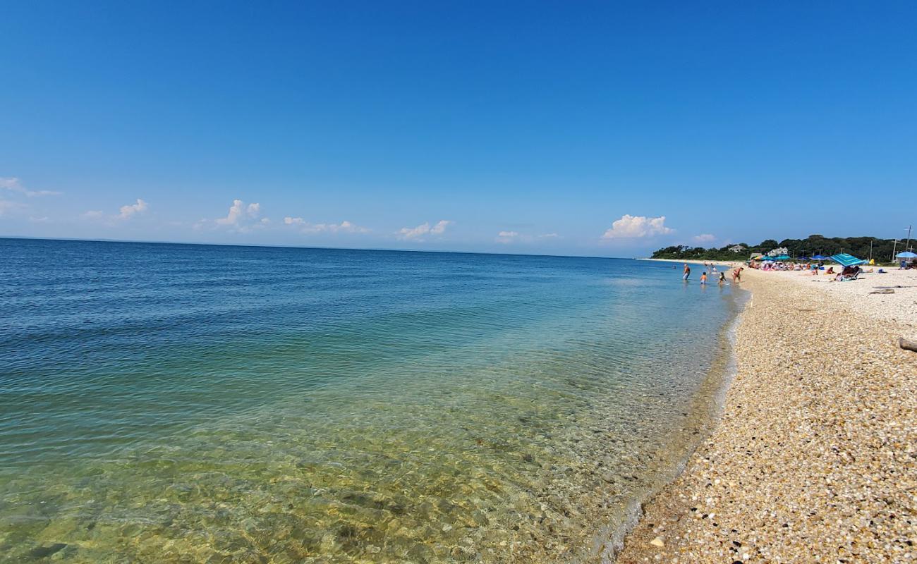 Truman's Beach'in fotoğrafı küçük bej çakıl yüzey ile