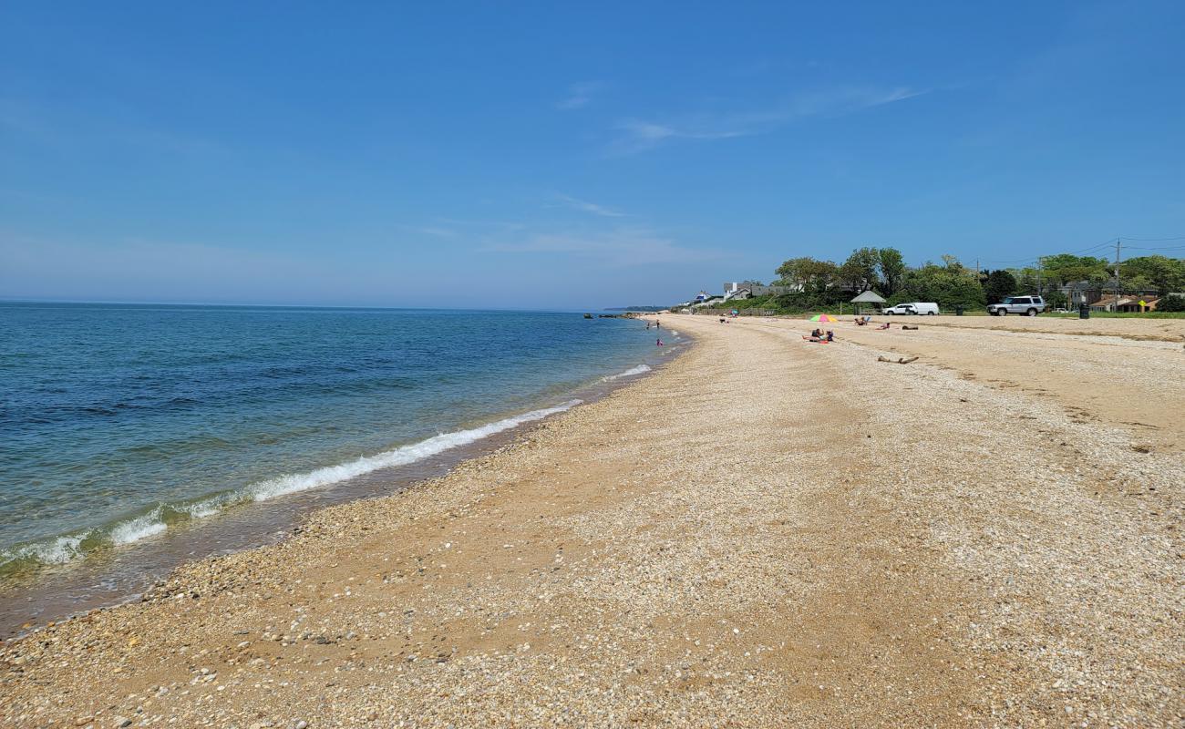 North Fork Beach'in fotoğrafı çakıl ile kum yüzey ile