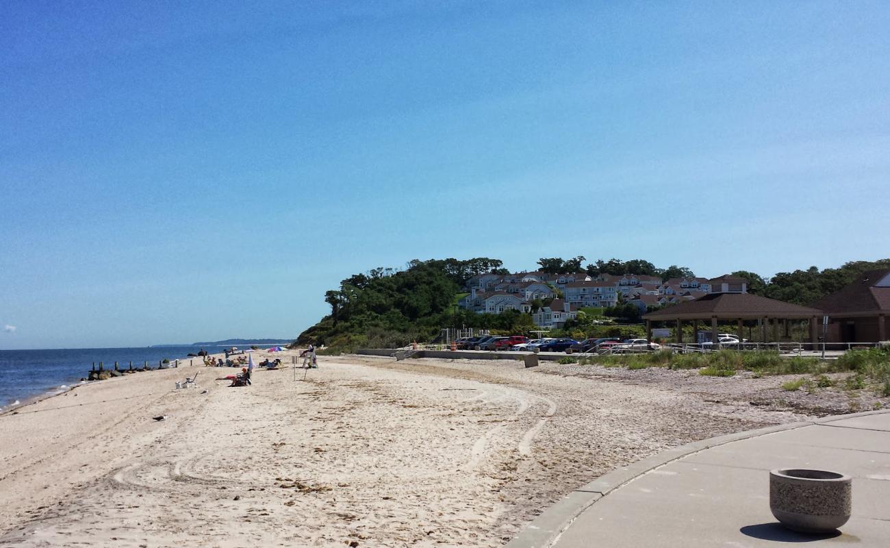 Iron Pier Beach'in fotoğrafı bej kum ve çakıl yüzey ile