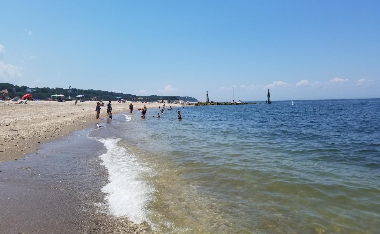 Cedar Beach'in fotoğrafı bej kum ve çakıl yüzey ile