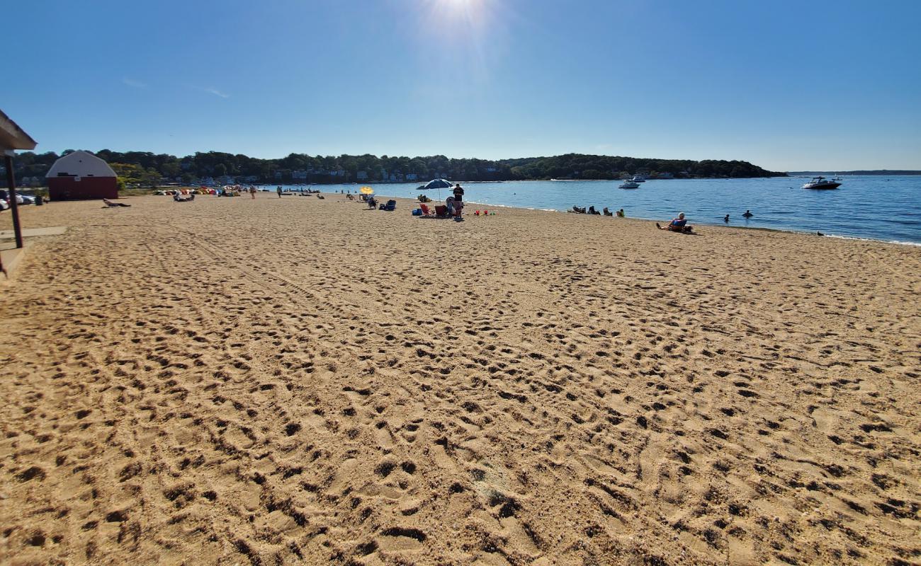 Centerport Beach'in fotoğrafı küçük bej çakıl yüzey ile