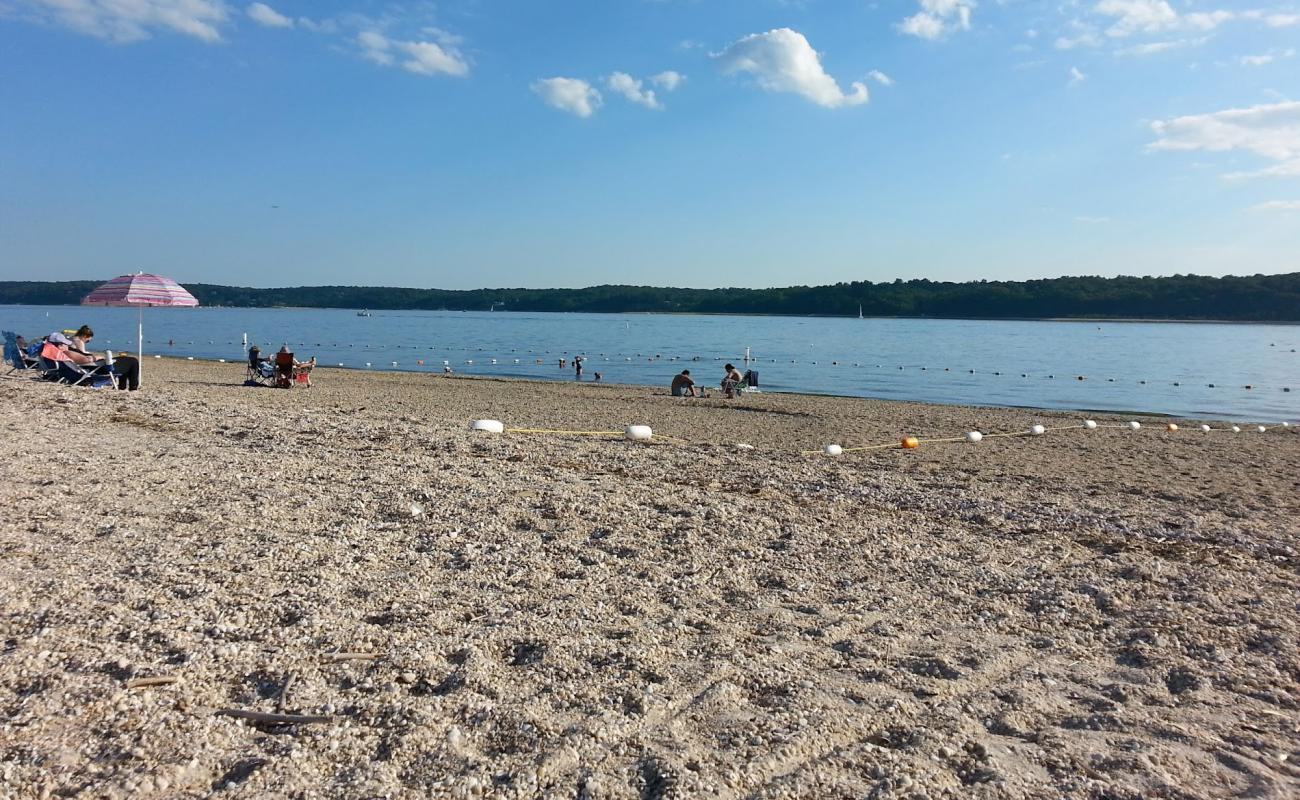 West Neck Beach'in fotoğrafı küçük bej çakıl yüzey ile